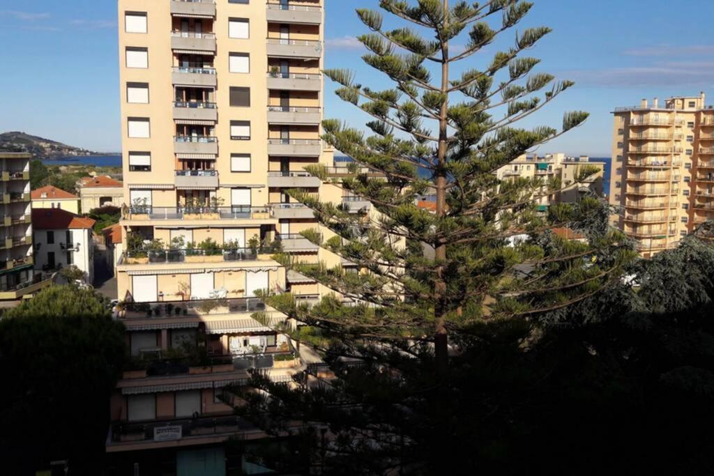 Appartamento Le Palme Taggia Exterior foto